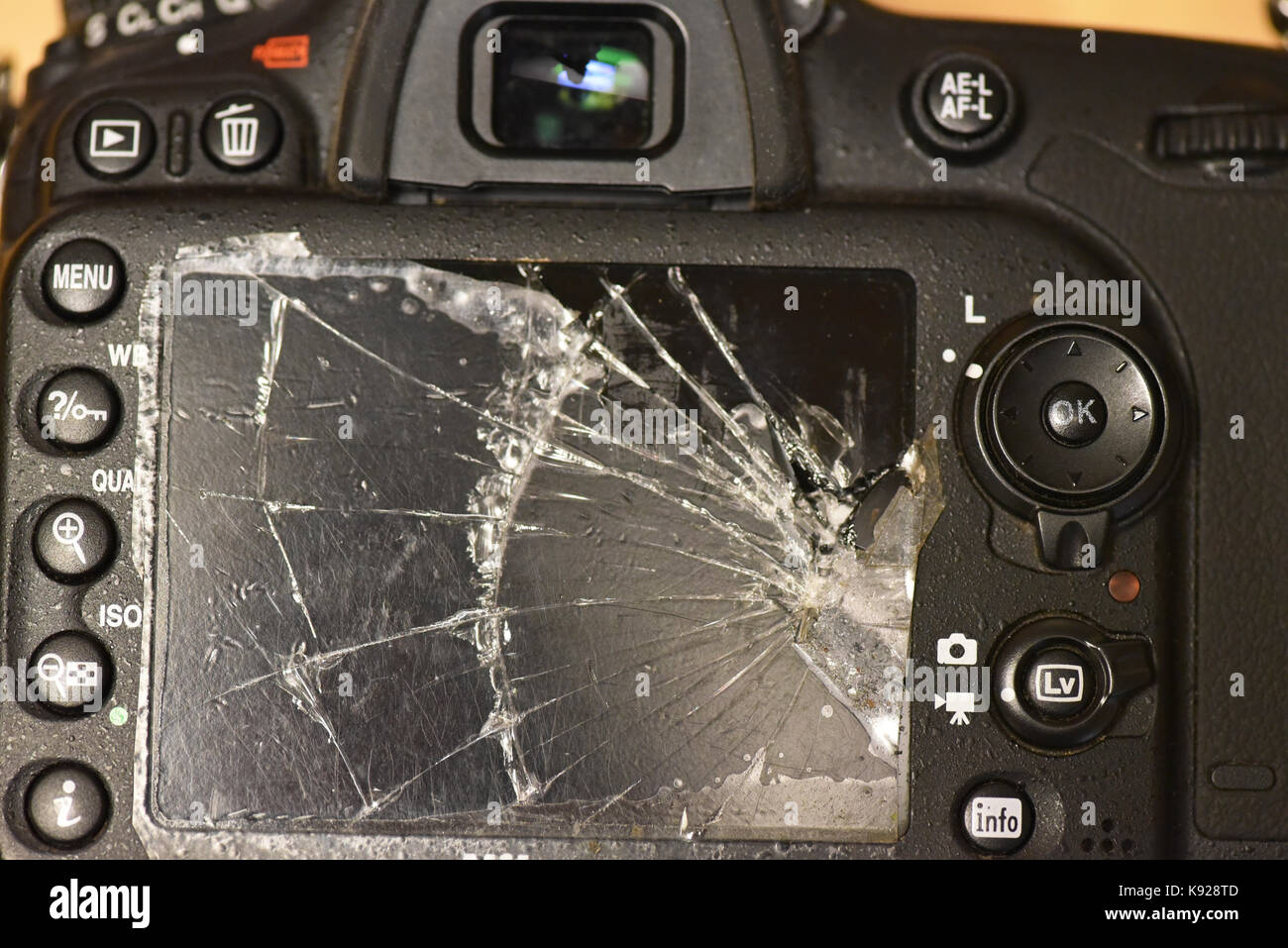 Broken dslr camera hi-res stock photography and images - Alamy