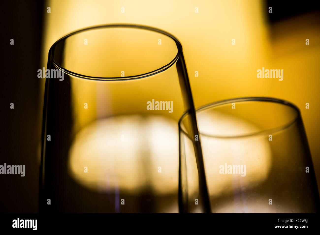 Two champagne glasses splash hi-res stock photography and images - Alamy