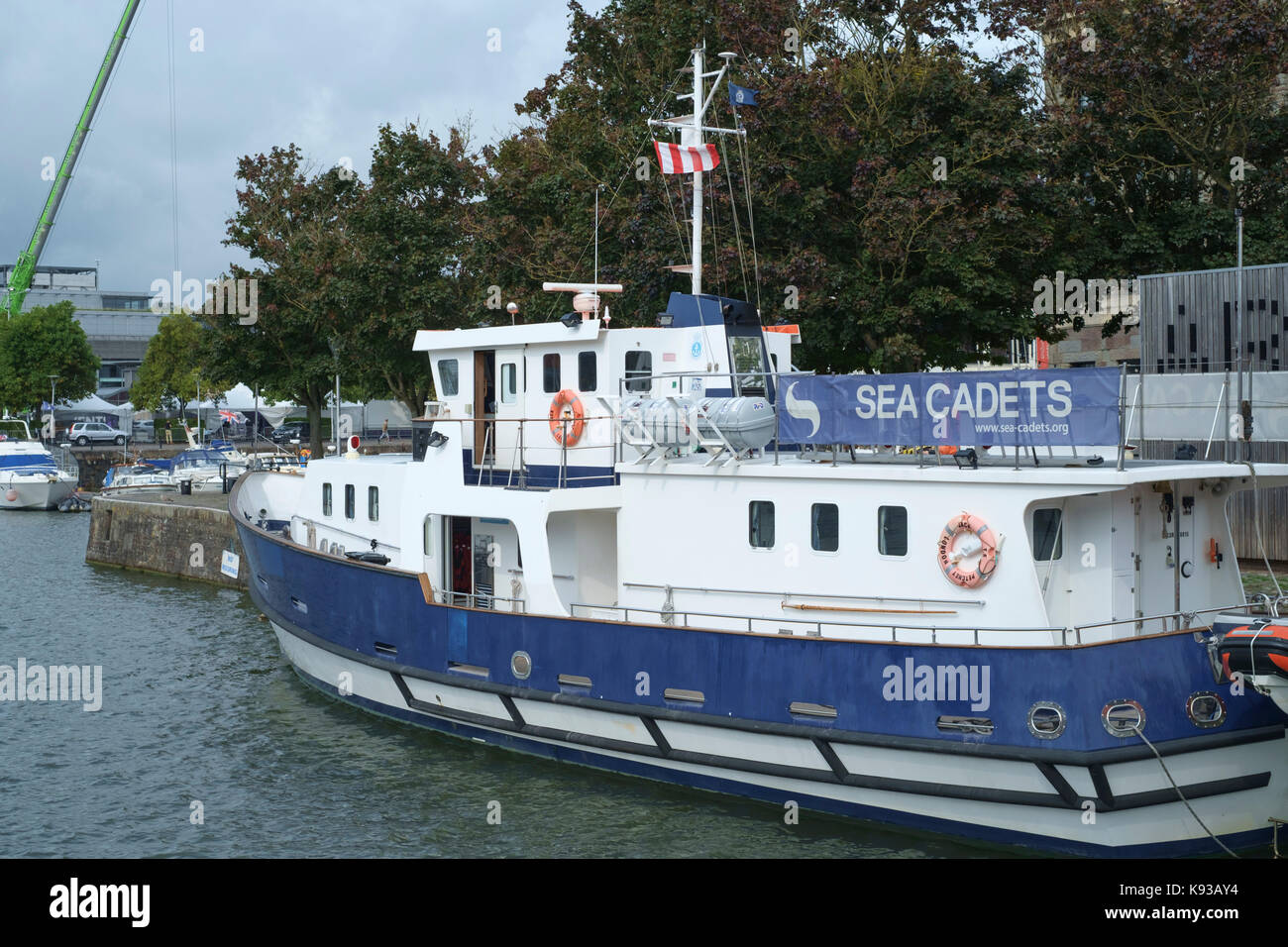 the-sea-cadets-ship-in-bristol-harbour-bristol-england-uk-t-s-jack
