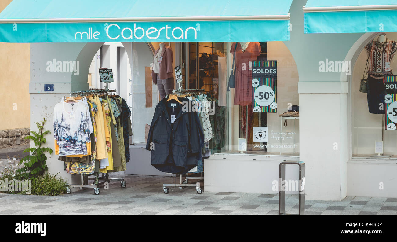 Page 2 Store Sale France Clothes High Resolution Stock Photography And Images Alamy