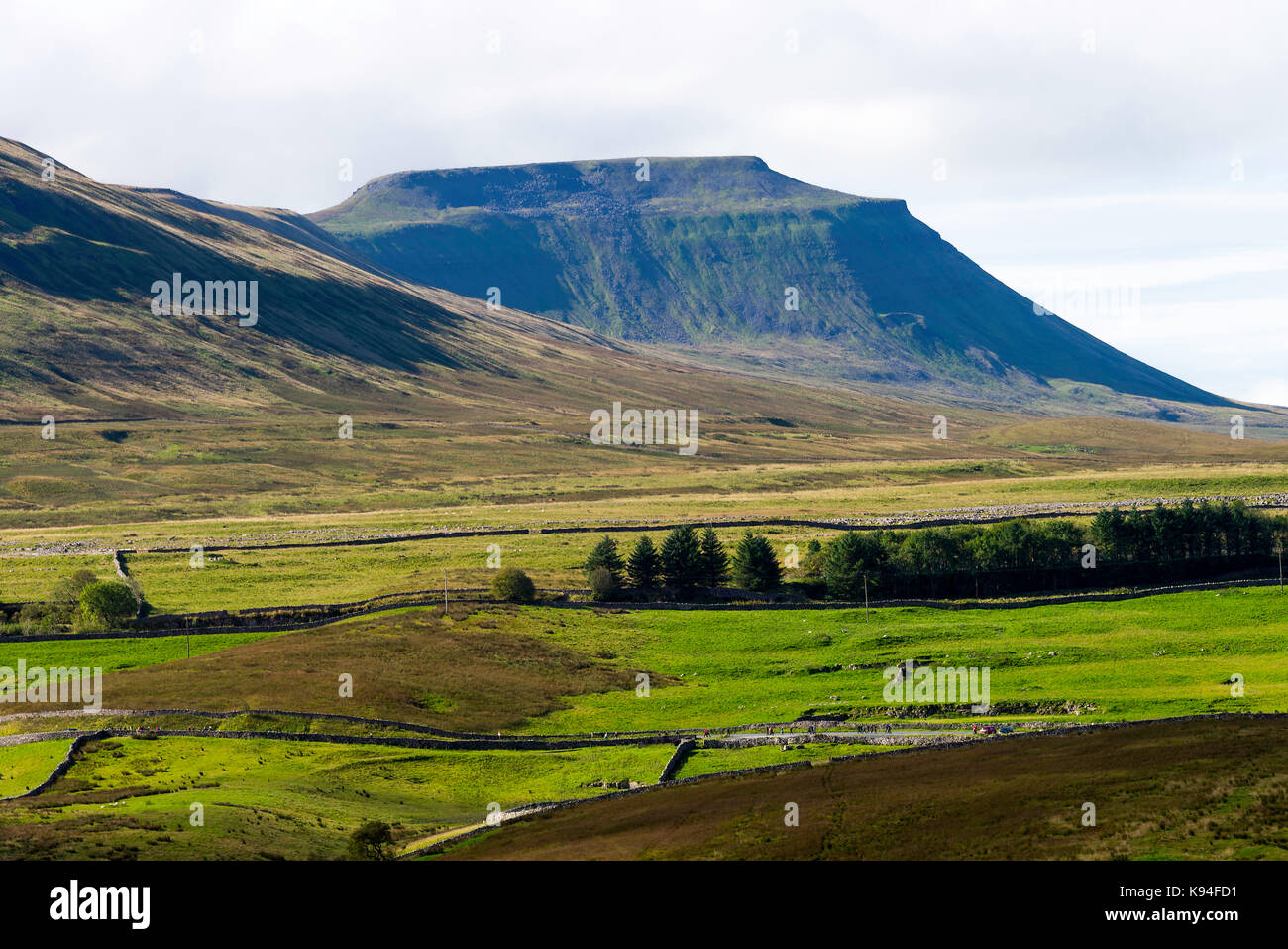 Ingleborough mountain hi res stock photography and images Alamy