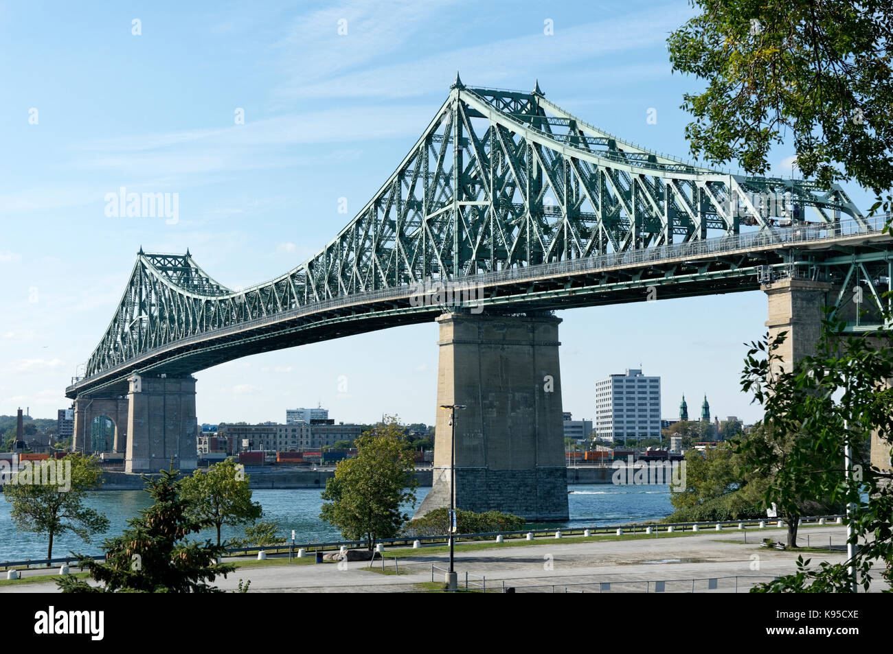 The Pont JacquesCartier bridge (2017) crossing the Saint Lawrence