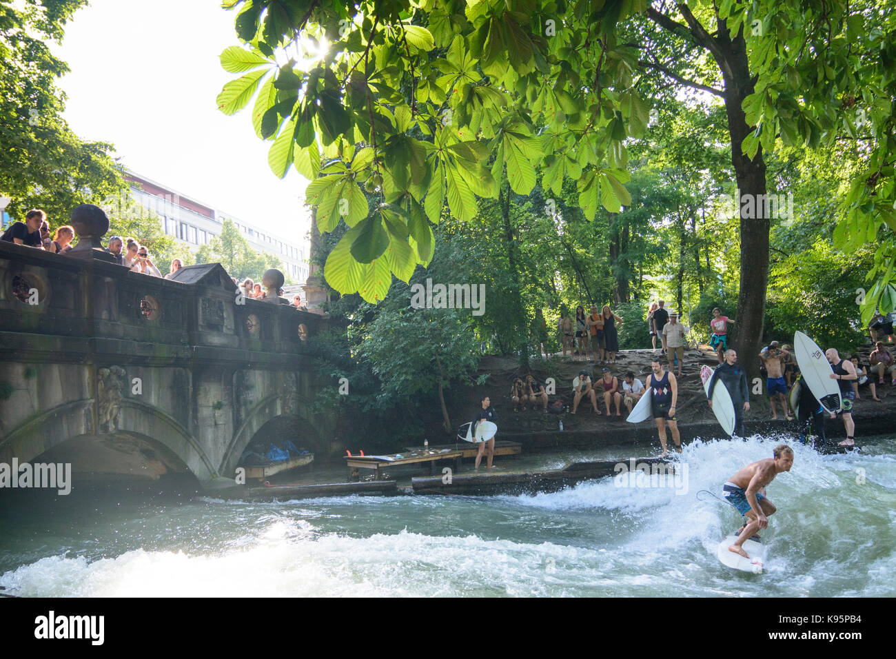surfer at stream Eisbach, wave, Englischer Garten (English Garden