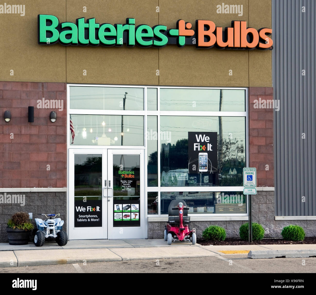 Batteries+Bulbs Store front, Manitowoc, Wisconsin Stock Photo