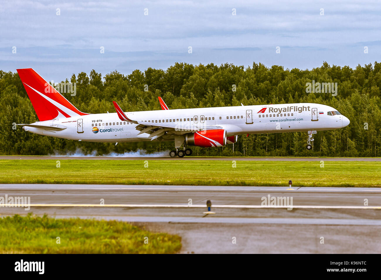 Pulkovo, Saint-Petersburg, Russia - August 10, 2017:   The airplane  Boeing B757 of RoyalFlight airlines is landing on the runway against the backgrou Stock Photo