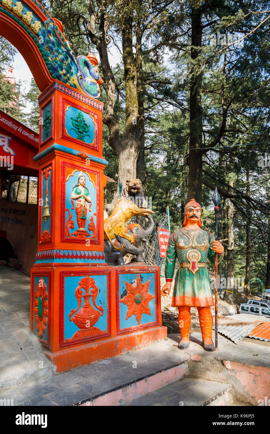 Warrior statue guarding the entrance to the Hindu Jakhu Temple on Jakhu Hill, dedicated to monkey god Hanuman, Simla, Himachal Pradesh, northern India Stock Photo