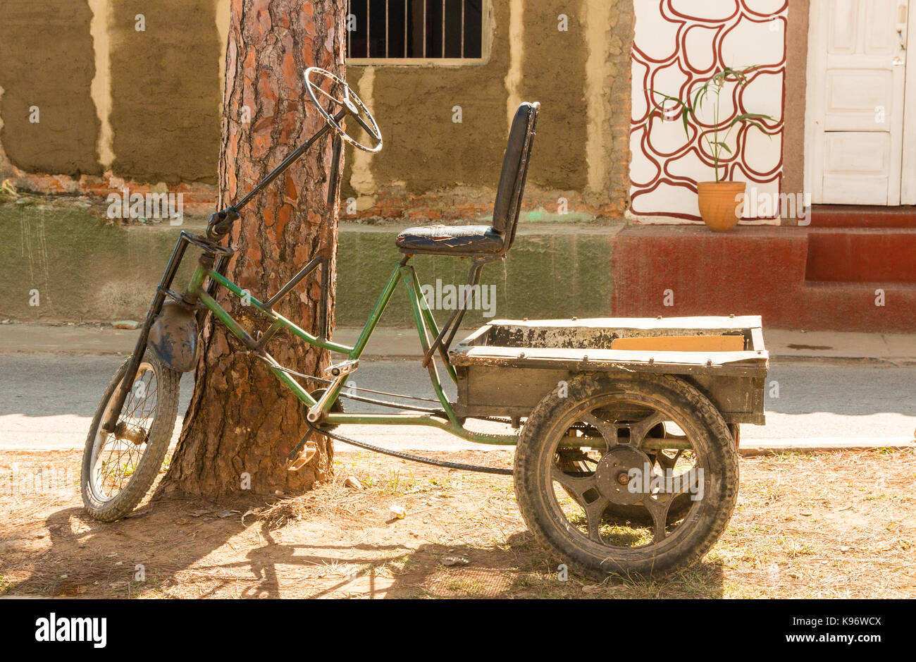 Tricycle cart hi-res stock photography and images - Page 2 - Alamy