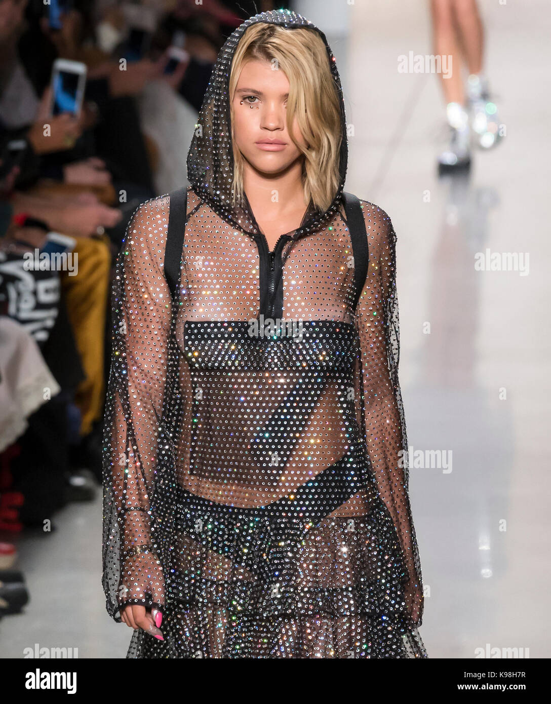 new-york-ny-september-08-2017-sofia-richie-walks-the-runway-at-the-jeremy-scott-spring-summer-2018-fashion-show-during-new-york-fashion-week-stock-photo-alamy