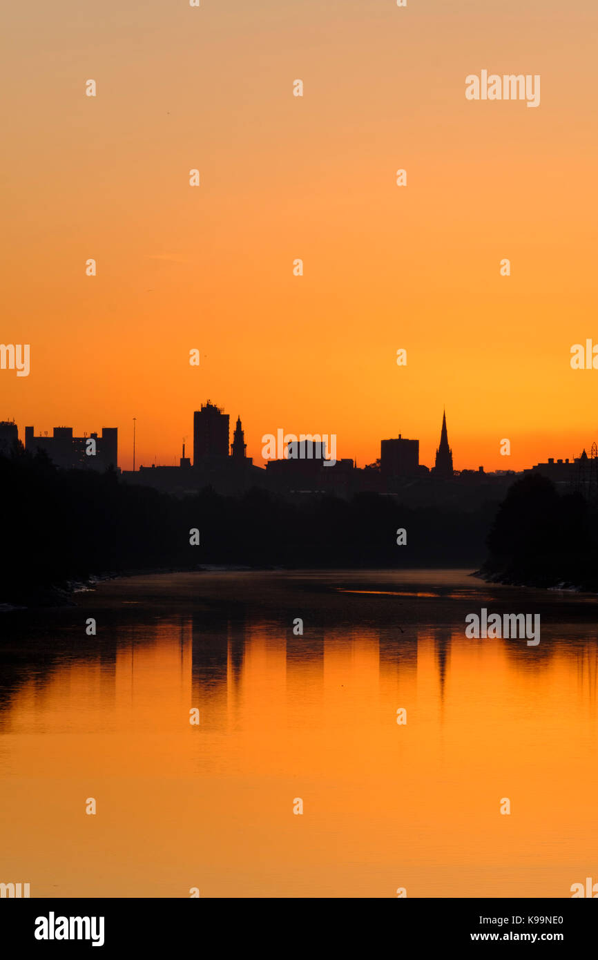 Preston, UK. 22nd Sep, 2017. The sky glowed orange at dawn broke over the River Ribble in Preston today. The city centre silhouetted against the rising sun. Credit: Paul Melling/Alamy Live News Stock Photo