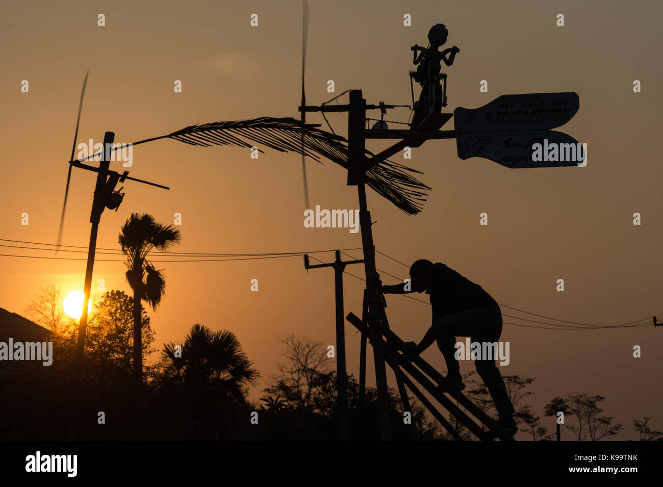 Pandeglang, Indonesia. 22nd Sep, 2017. A man climbs stairs to repair his windmill during traditional windmill festival at Tanjung Lesung, Pandeglang district, Banten Province in Indonesia, Sept. 22, 2017. Credit: Veri Sanovri) (zjy/Xinhua/Alamy Live News Stock Photo