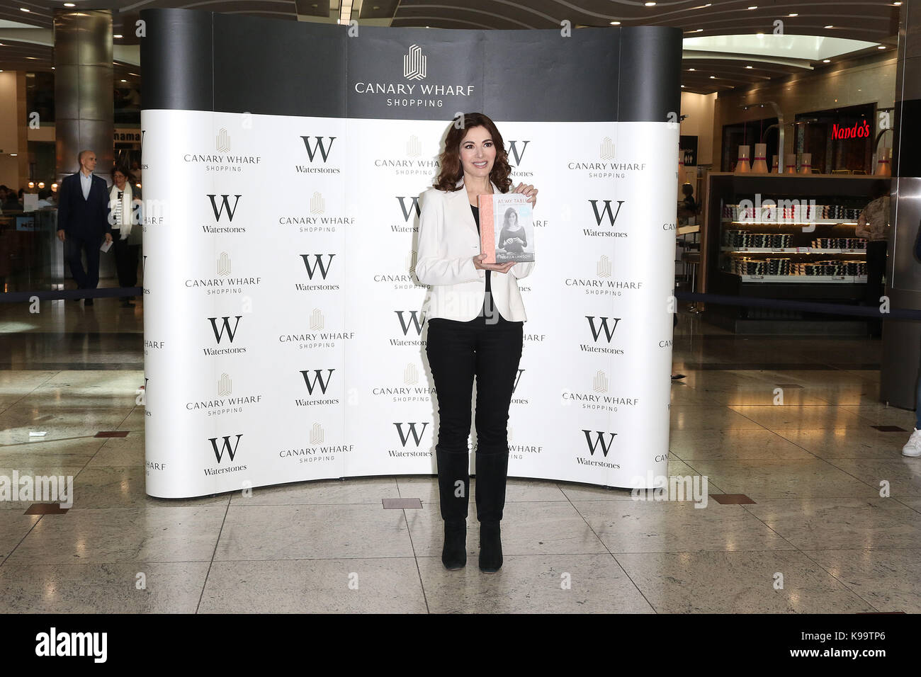 London, UK. 22nd Sep, 2017. Nigella Lawson, signing copies of At My Table, Waterstones Canary Wharf, London, UK. 22nd Sep, 2017. Photo by Richard Goldschmidt Credit: Rich Gold/Alamy Live News Stock Photo