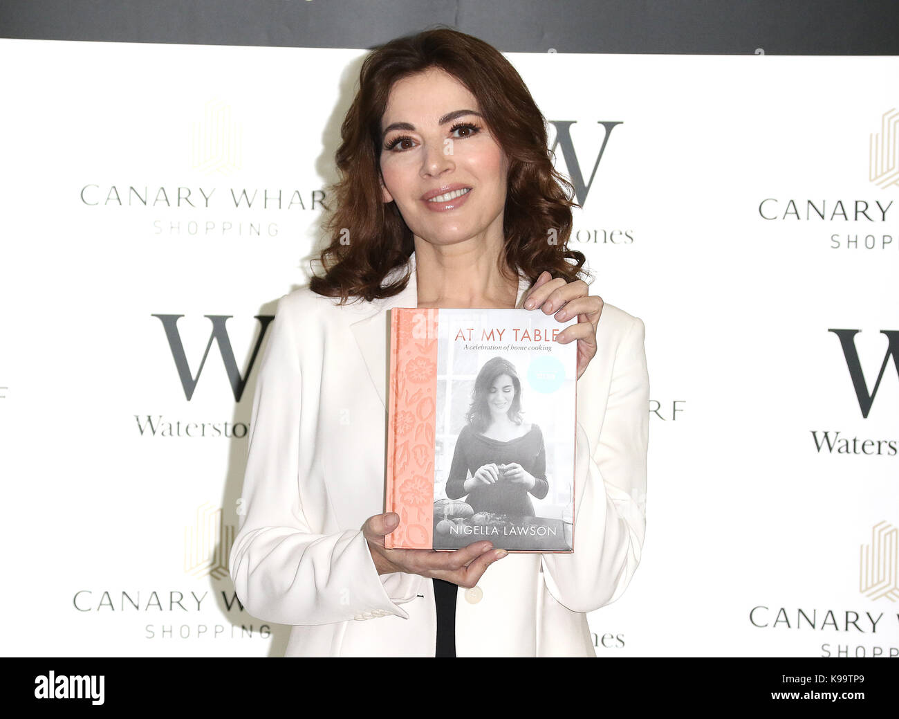 London, UK. 22nd Sep, 2017. Nigella Lawson, signing copies of At My Table, Waterstones Canary Wharf, London, UK. 22nd Sep, 2017. Photo by Richard Goldschmidt Credit: Rich Gold/Alamy Live News Stock Photo