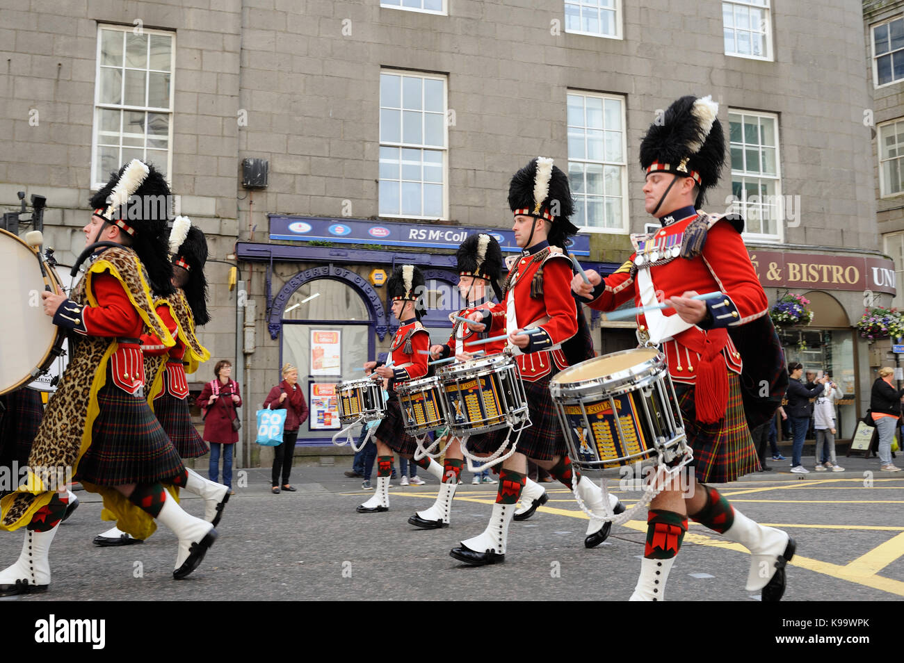 The highlanders 4th battalion of the royal regiment of hi-res stock ...
