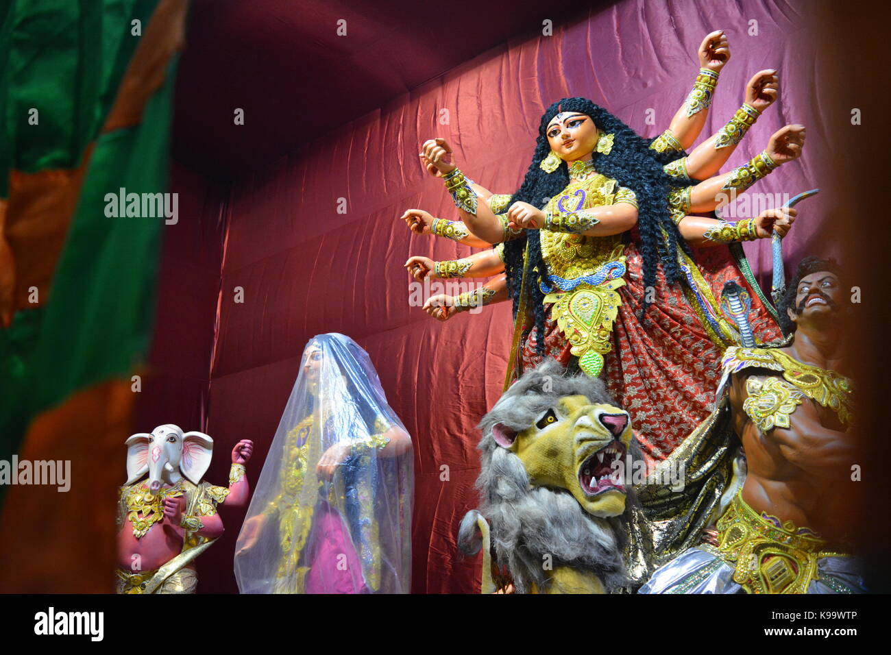 Calcutta, India. 22nd Sept, 2017. Incredible India. A puja pandal decked up with Goddesses Durga idol before Hindu festival Durgapuja. Durgapuja an International carnival and festivity will commence on September 26, 2017. Credit: Rupa Ghosh/Alamy Live News. Stock Photo