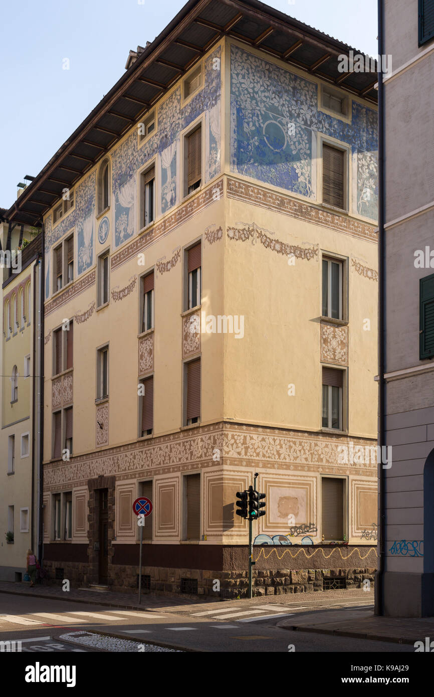 A Stile Liberty (Art Nouveau) building decorated with sgraffito in Bolzano (Bozen) in the South Tyrol (Alto Adige) region of Italy. Stock Photo
