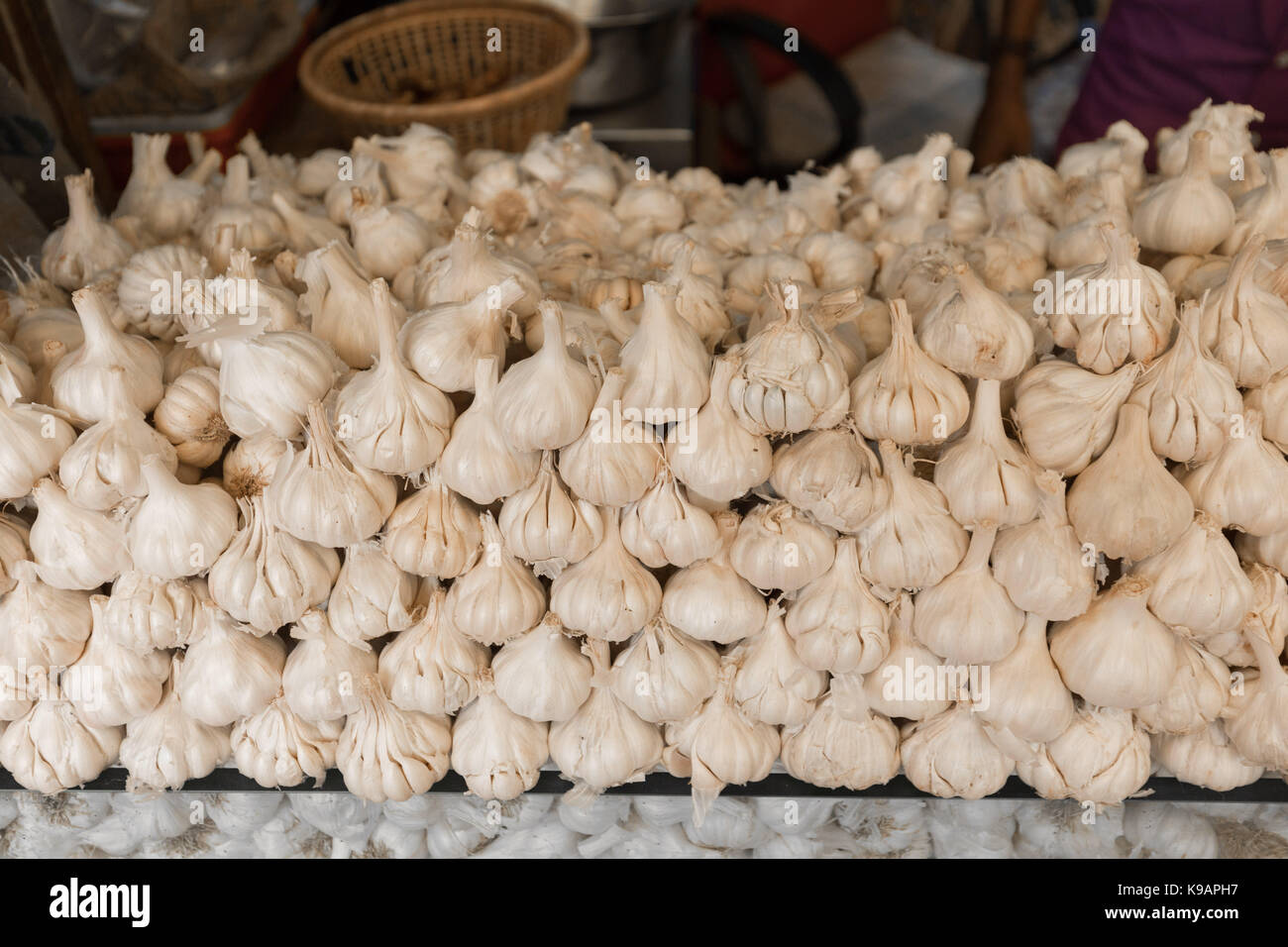 HYDERABAD,INDIA-17th September,2017. Garlic on sale at Alwal Vegetable market in Hyderabad,India.Sanjay Borra/Alamy News Stock Photo