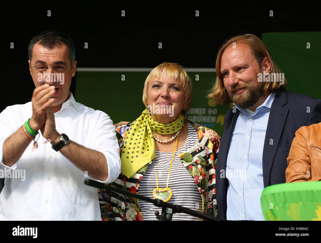 munich-germany-21st-sep-2017-cem-zdemir-claudia-roth-anton