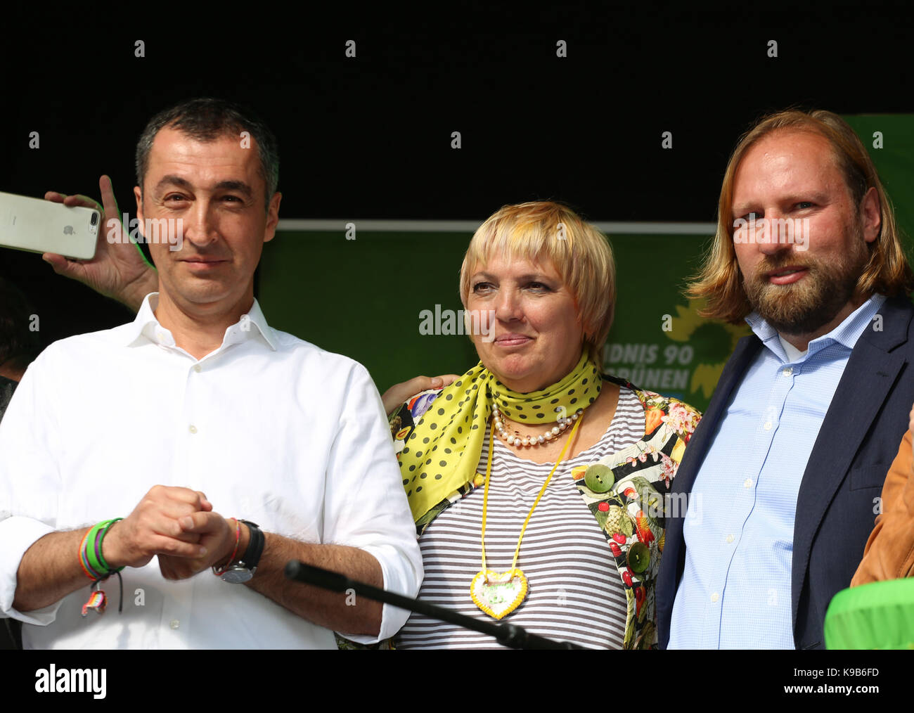 munich-germany-21st-sep-2017-cem-zdemir-claudia-roth-anton
