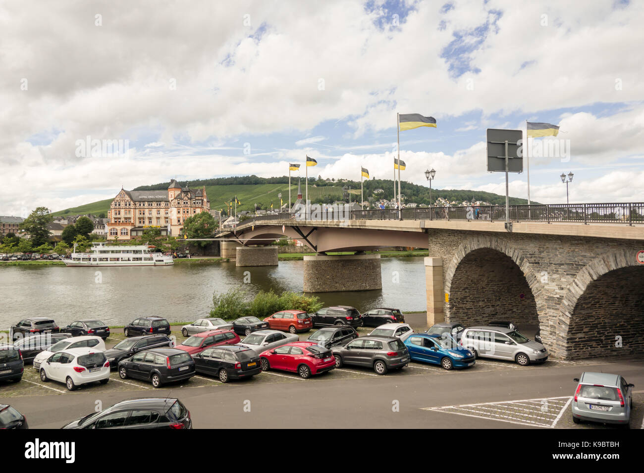 BERNKASTEL-KEUS, GERMANY - 5TH Aug 17:  A motorway bridge L47 that crosses over the Moselle river between the old and new town. Stock Photo
