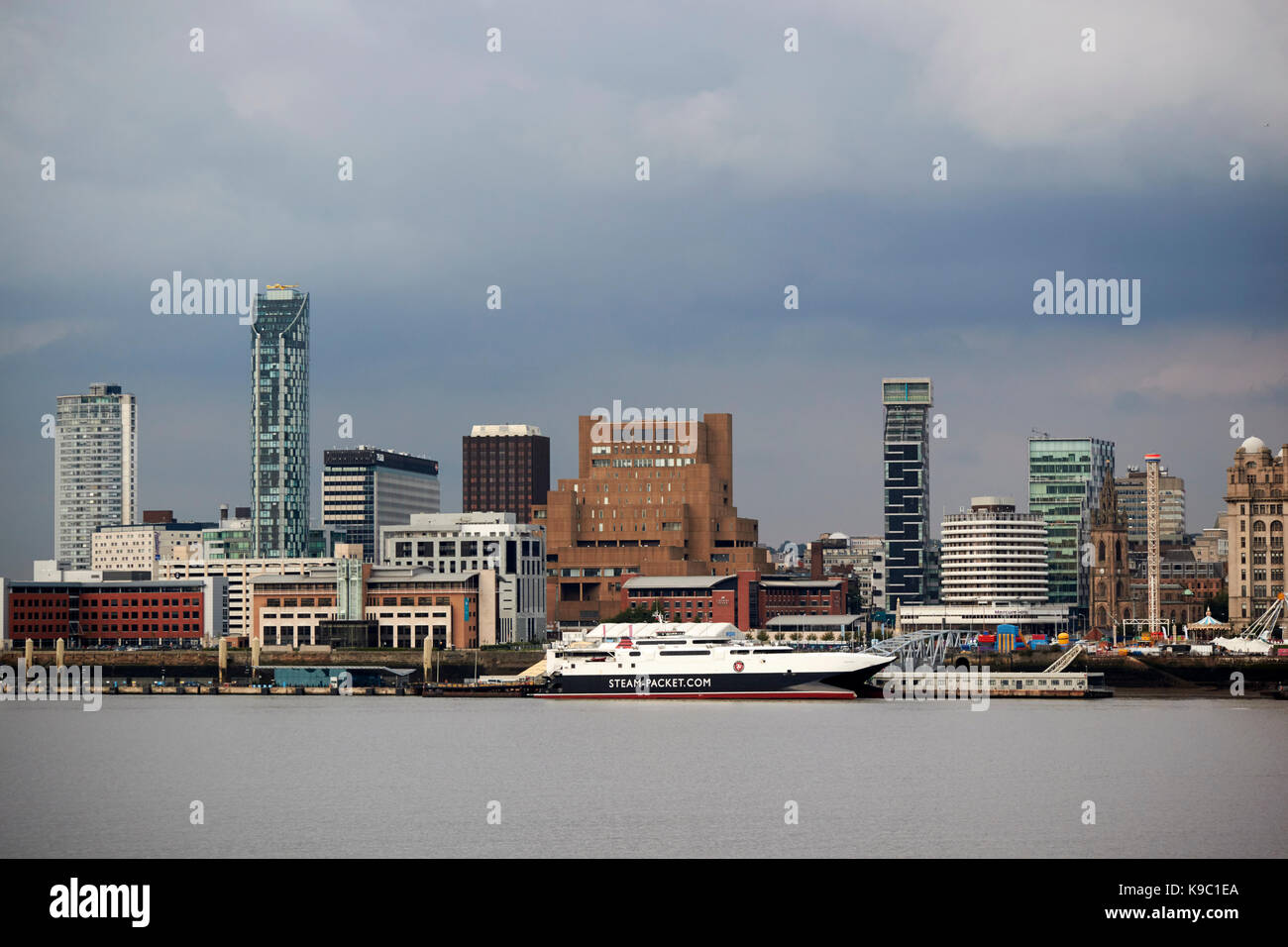 river mersey and liverpool pier head skyline Stock Photo