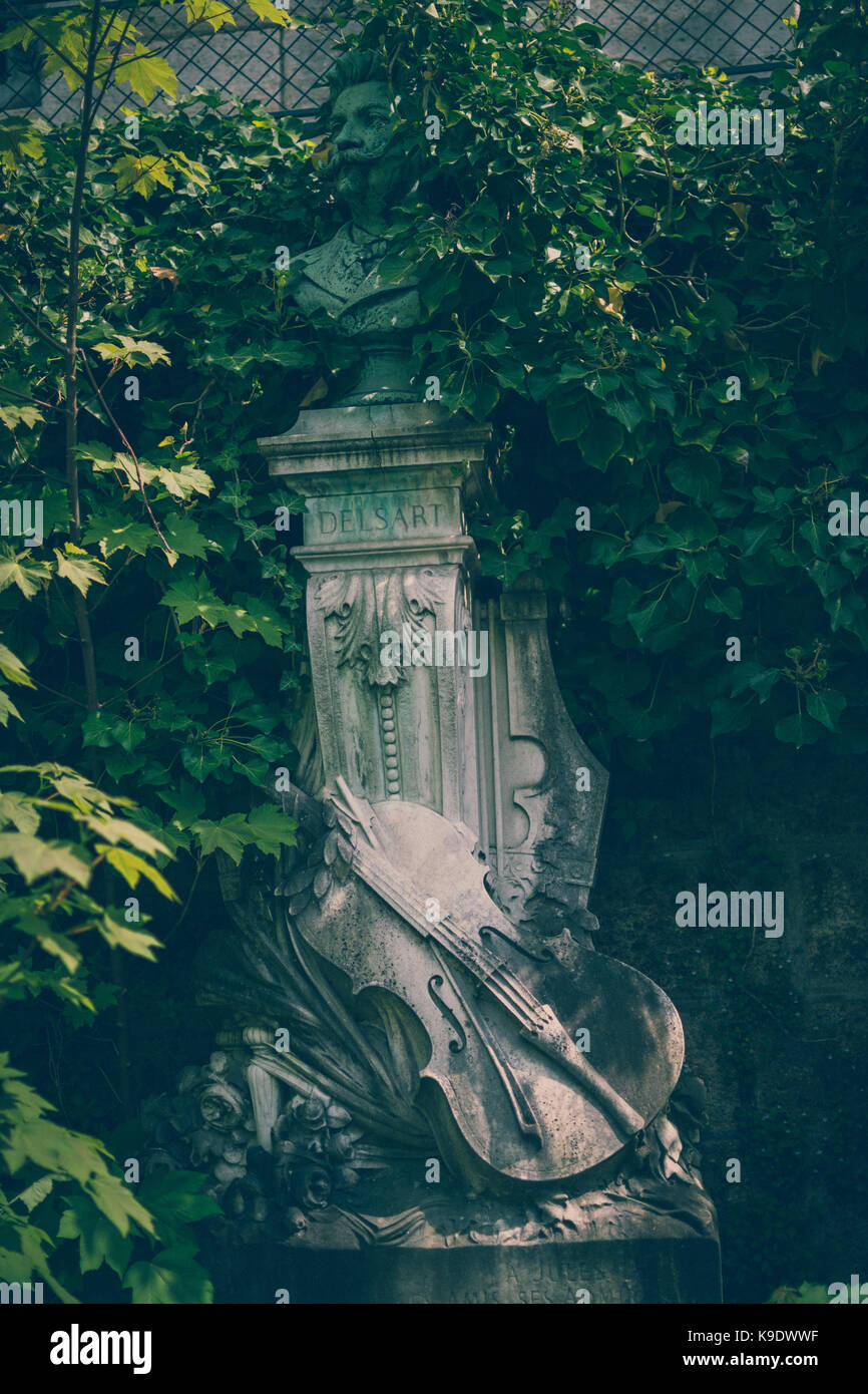 Travelling in Paris Stock Photo - Alamy