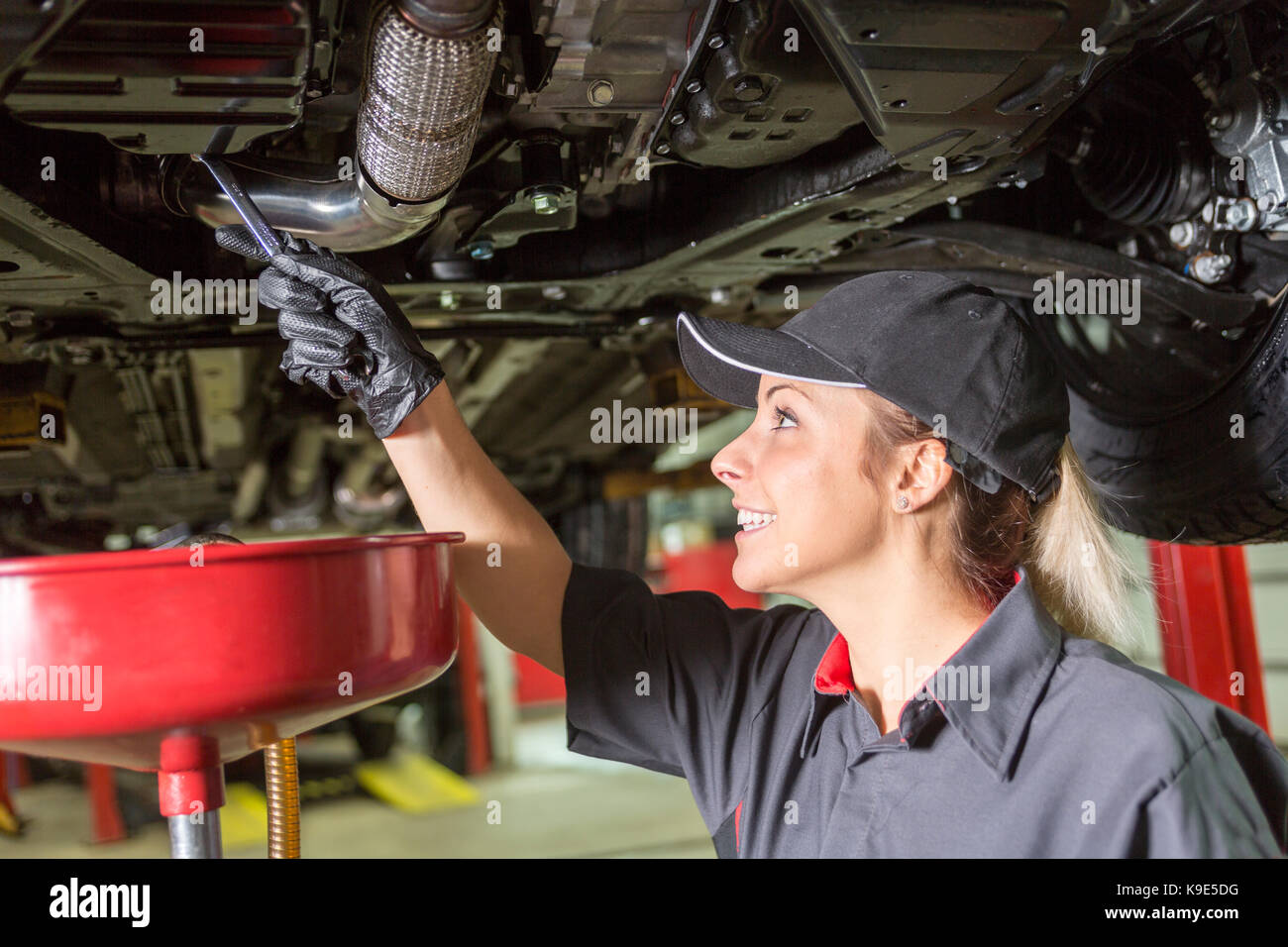 Female mechanic dirty woman hi-res stock photography and images - Alamy