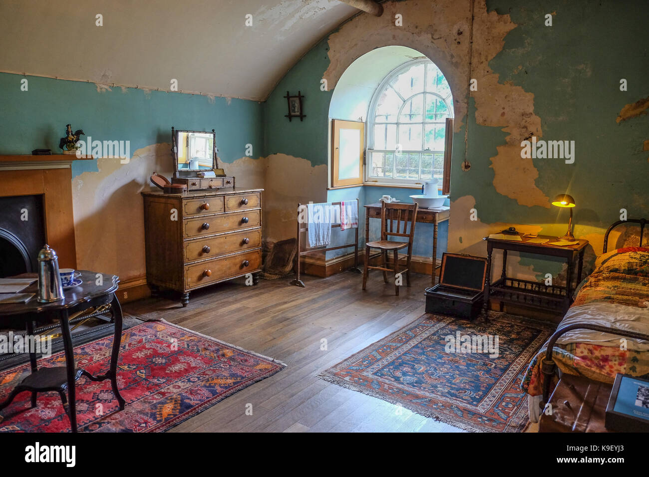 Old fashioned vintage bedroom Stock Photo - Alamy