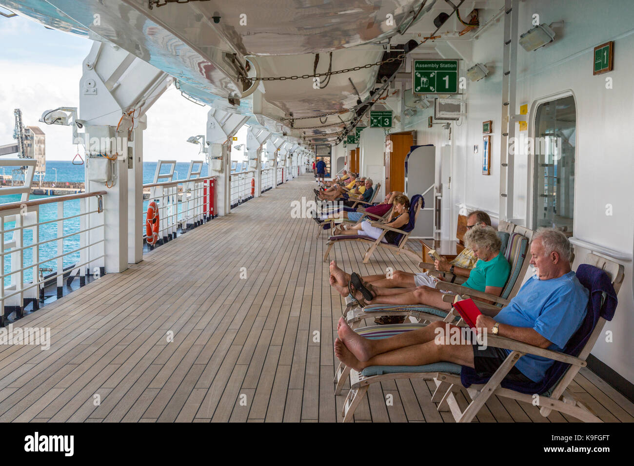 Promenade cruise ship hi-res stock photography and images - Alamy