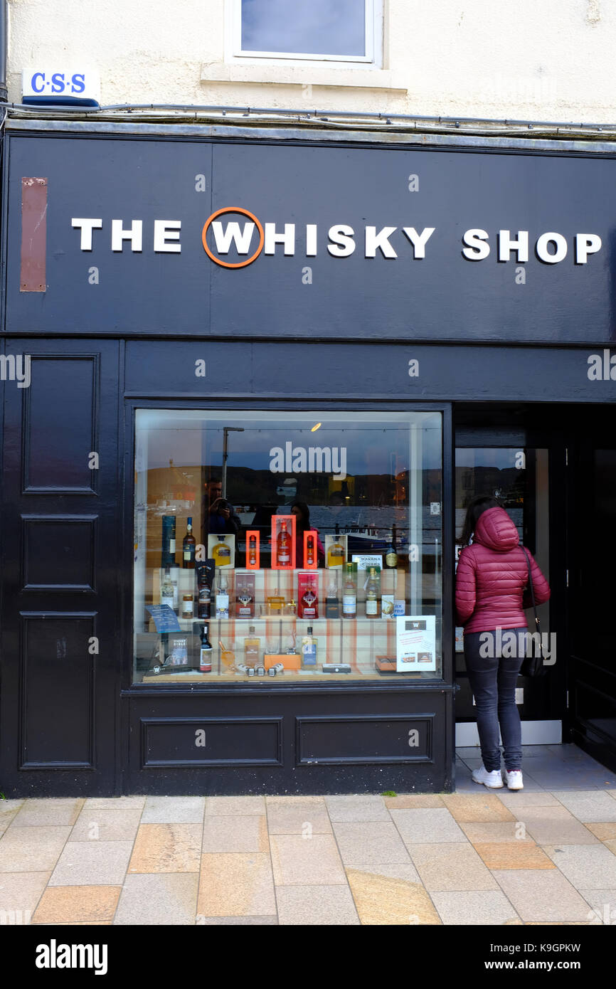 Buying whisky hires stock photography and images Alamy