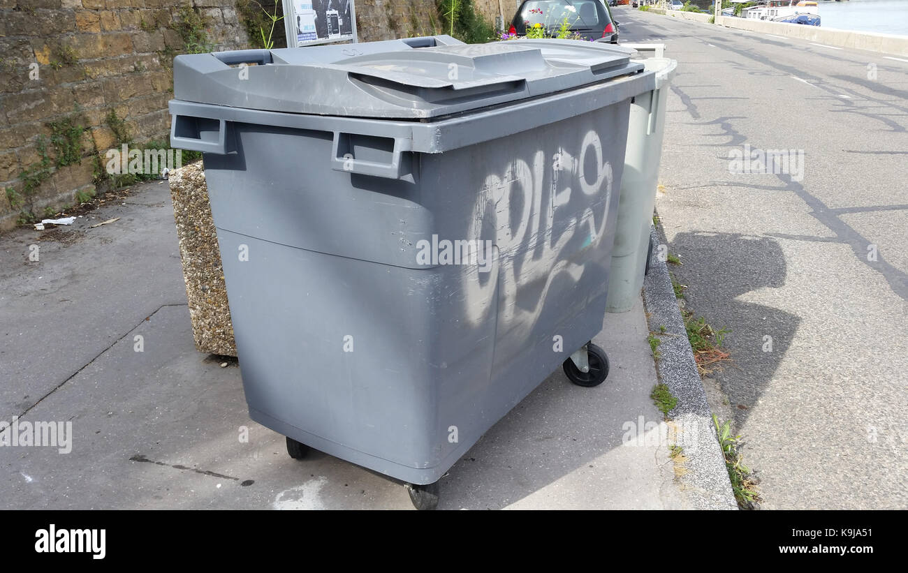 Large garbage can hi-res stock photography and images - Alamy