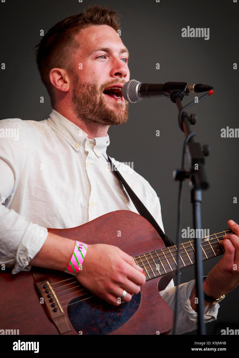 Matt Linnen The X Factor, Singer Songwriter, Performing Live © Clarissa