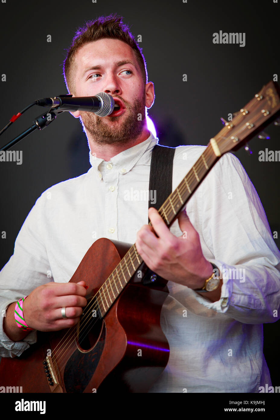 Matt Linnen The X Factor, Singer Songwriter, Performing Live © Clarissa