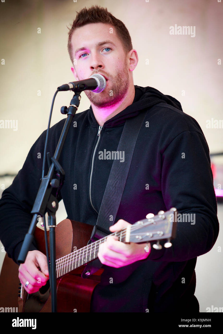 Matt Linnen The X Factor, Singer Songwriter, Performing Live © Clarissa