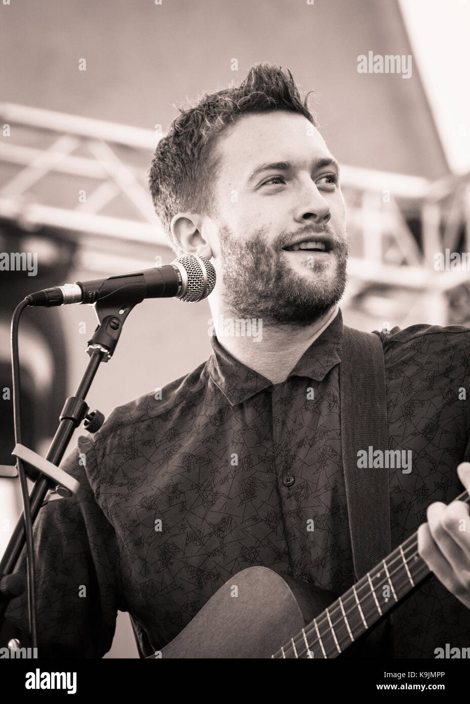 Matt Linnen The X Factor, Singer Songwriter, Performing Live © Clarissa