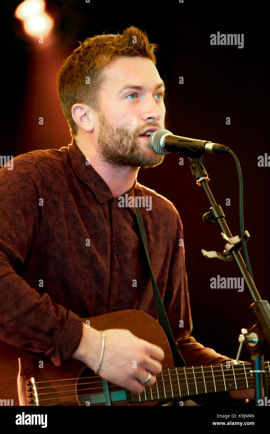 Matt Linnen The X Factor, Singer Songwriter, Performing Live © Clarissa