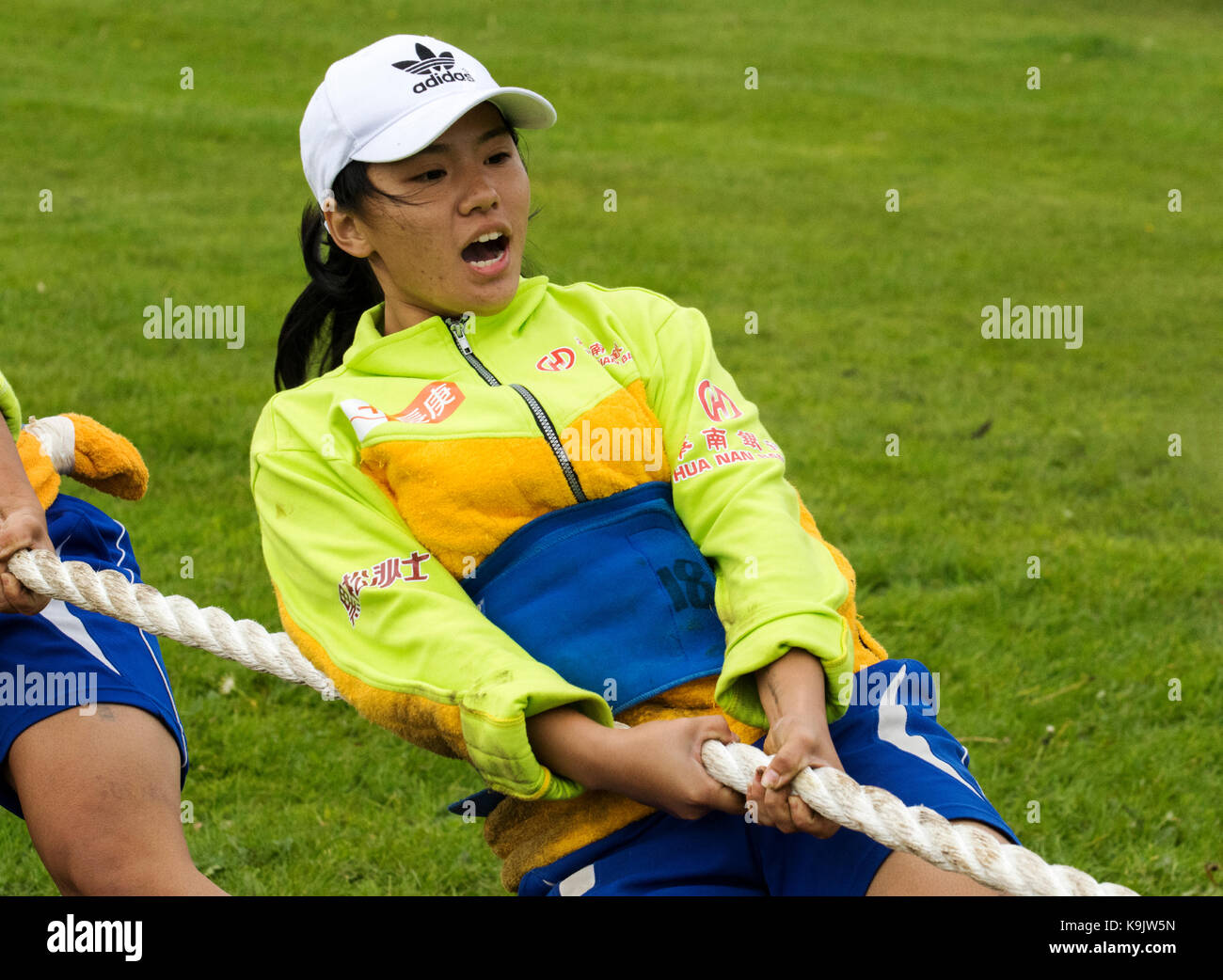 Tug of war team ladies girls hi-res stock photography and images - Alamy