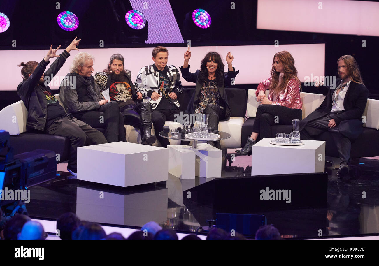 Thomas Gottschalk (2-L), Nena (3-R), her partner, the drummer Philipp Palm (3-L) and Nena's children Simeon Joel Palm, Samuel Vincent Palm, Larissa Freitag and Sakias Kerner speaks durung the TV recording of 'Nena - Nichts Versaeumt' (lit. 'Nena - Missed Nothing') in Hamburg, Germany, 21 September 2017. The show will be aired at the channel ZDF for the 40th stage jubilee of Nena on the 7th of October 2017. Photo: Georg Wendt/dpa Stock Photo