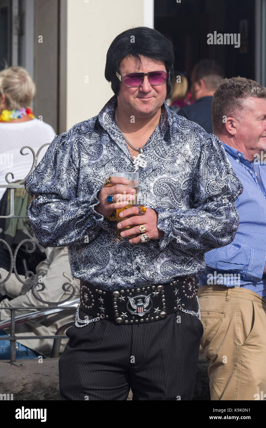 dress like elvis