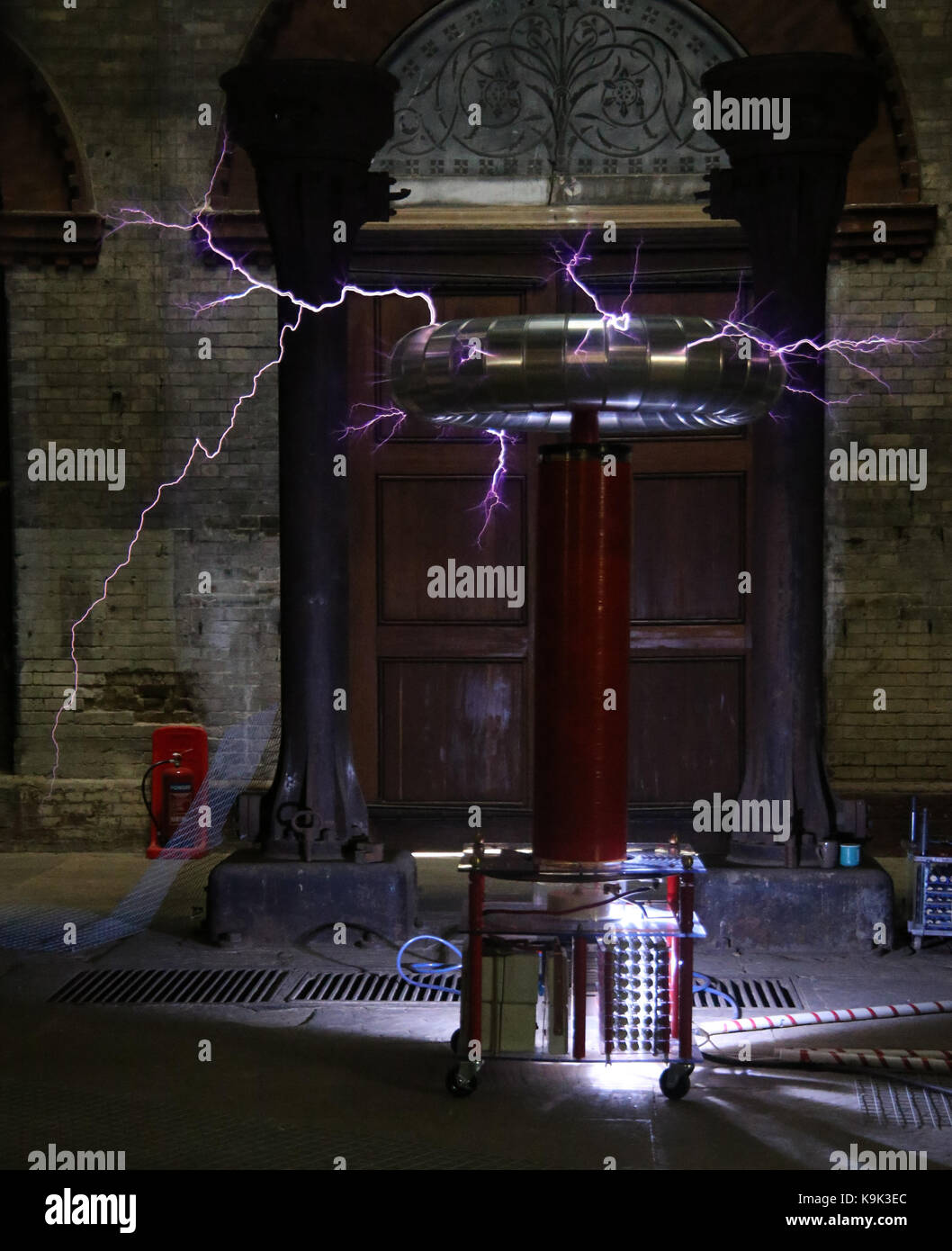Tesla coil hires stock photography and images Alamy