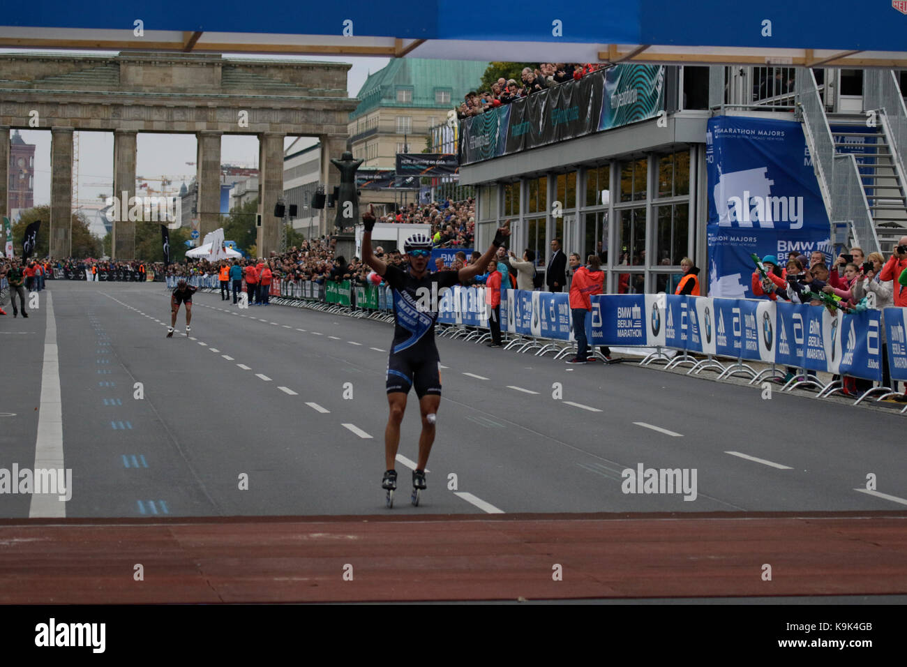 Berlin, Germany. 23rd September 2017. Winner Bart Swing from Belgium crosses the finishing line. Over 5,500 skater took part in the 2017 BMW Berlin Marathon Inline skating race, a day ahead of the Marathon race. Bart Swings from Belgium won the race in 58:42 for the 5th year in a row. Credit: Michael Debets/Alamy Live News Stock Photo