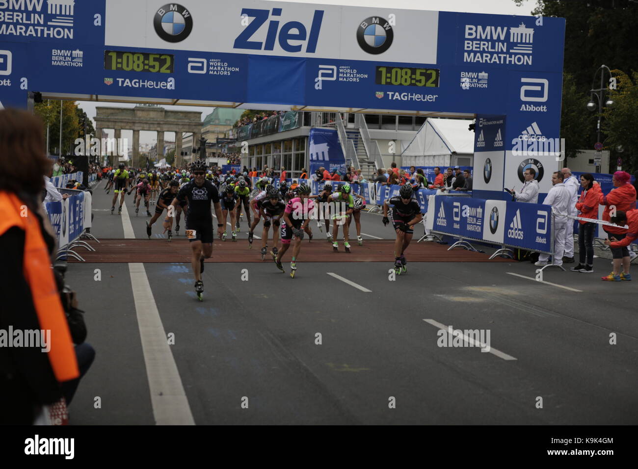Berlin, Germany. 23rd September 2017. Skaters cross the finishing line. Over 5,500 skater took part in the 2017 BMW Berlin Marathon Inline skating race, a day ahead of the Marathon race. Bart Swings from Belgium won the race in 58:42 for the 5th year in a row. Credit: Michael Debets/Alamy Live News Stock Photo