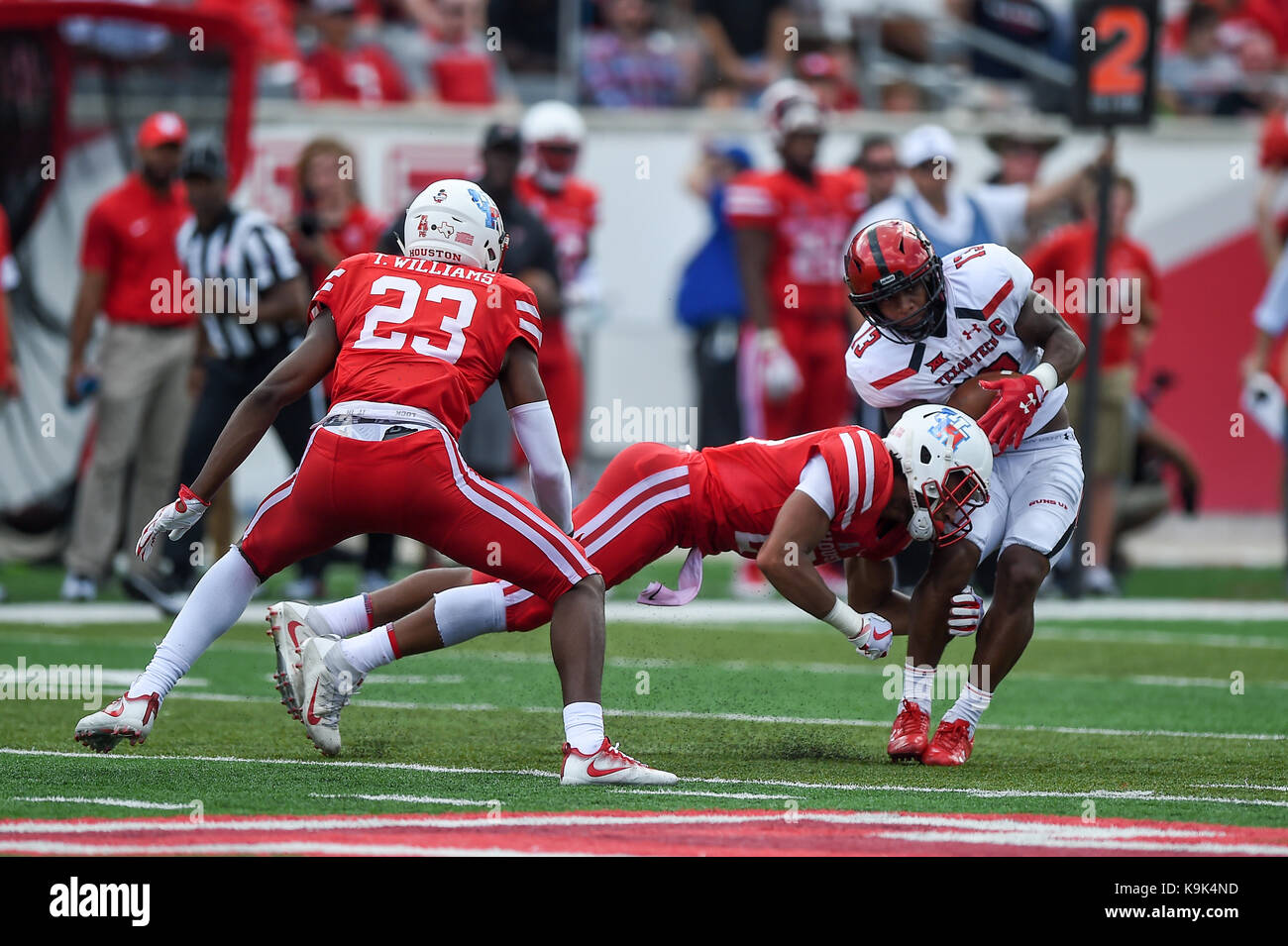Houston, TX, USA. 23rd Sep, 2017. Houston Cougars cornerback Jeremy