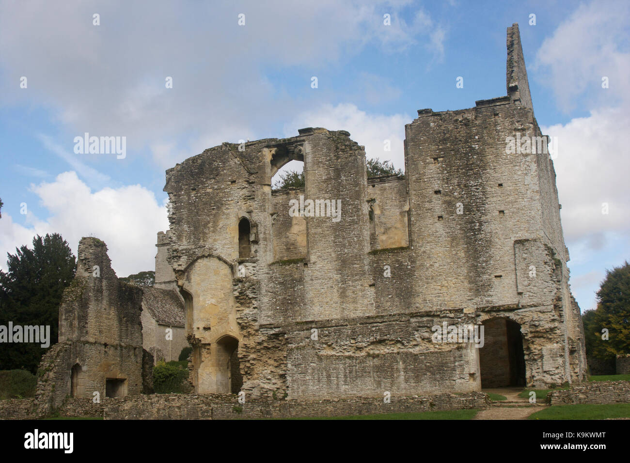 Ruins of Minster Lovell Hall in Oxfordshire Stock Photo - Alamy