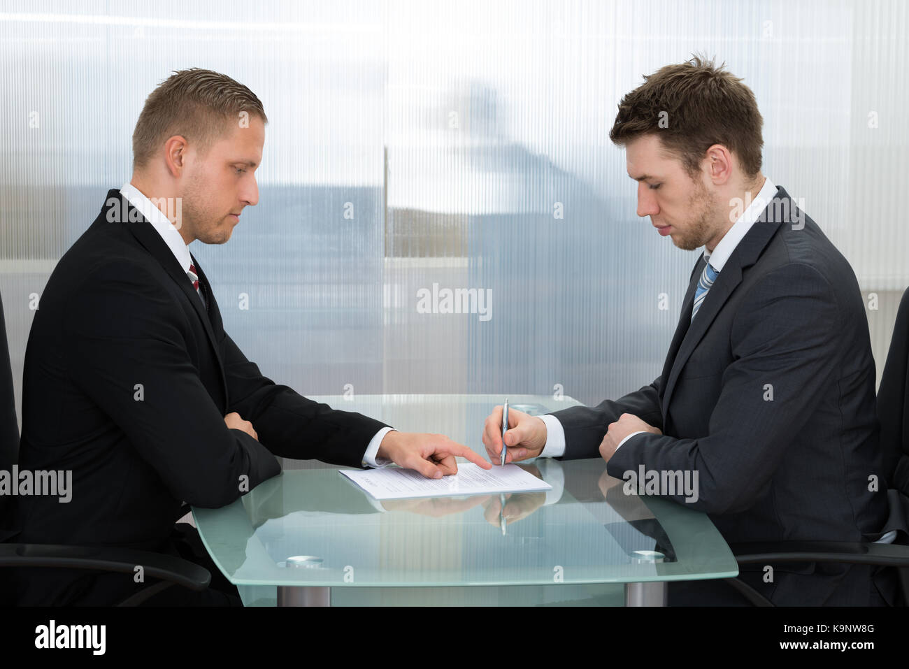 Candidate Sign Contract Job candidate signing contract hi-res stock photography and images - Alamy