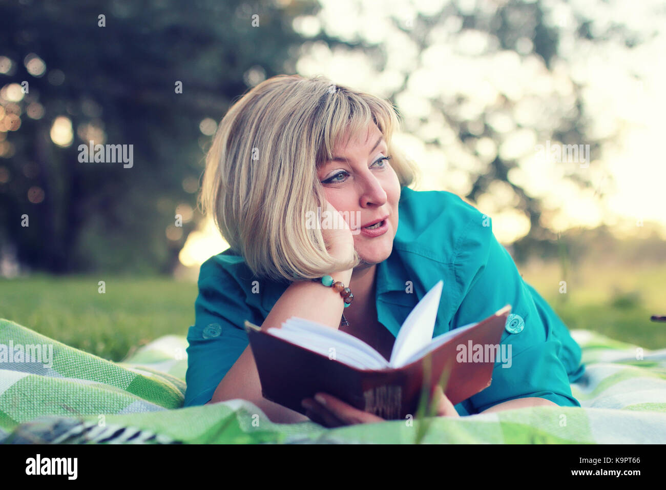 woman lay and read book sun Stock Photo - Alamy