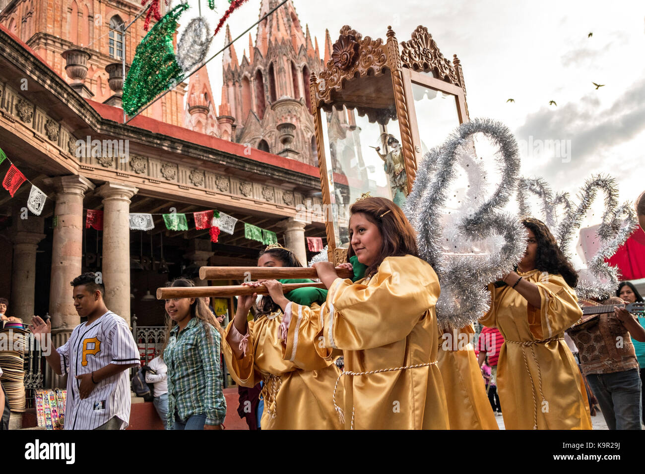 Woman dressed as angels carry the statue of Saint Michael from the Parroquia de San Miguel Arcangel church at the start of the week long fiesta of the patron saint September 21, 2017 in San Miguel de Allende, Mexico. Stock Photo
