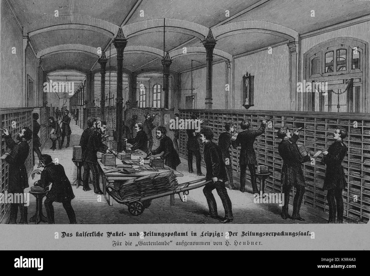 Paket  und Zeitunspostamt Leipzig Zeitungssortiersaal (Die Gartenlaube (1881), S. 413) Stock Photo