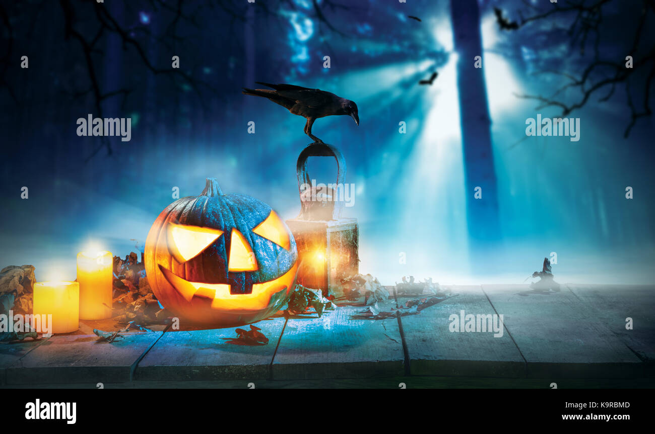 Spooky halloween pumpkin on wooden planks with dark horror background ...
