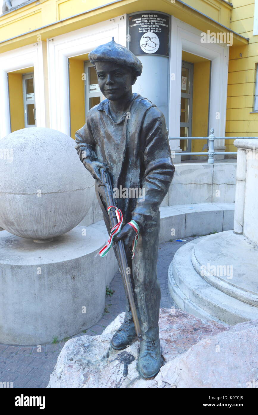 Memorial statue to the Boys of Pest (Pesti sracok), in front of the Art Deco Corvin Cinema, Corvin Koz, Budapest, Hungary Stock Photo