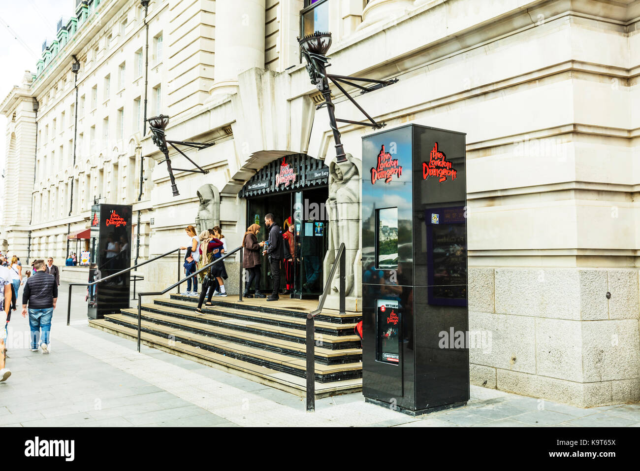 London dungeon entrance, London dungeon, London dungeon building